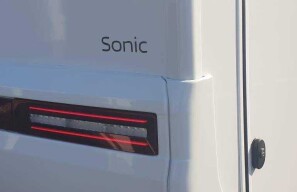 Galéria produktu Adria Sonic PLUS 700DL  - Karavanea 