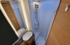 Galéria produktu Adria Coral XL 660 SL EXECUTIVE  - Karavanea 